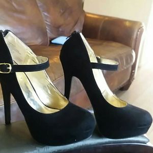 Black Material Girl platform heel
